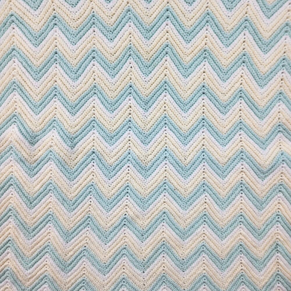 Vtg Knit Baby Doll Afghan Throw 24x36 Green Yellow Zig Zag Chevron Blanket Handm - Picture 2 of 7